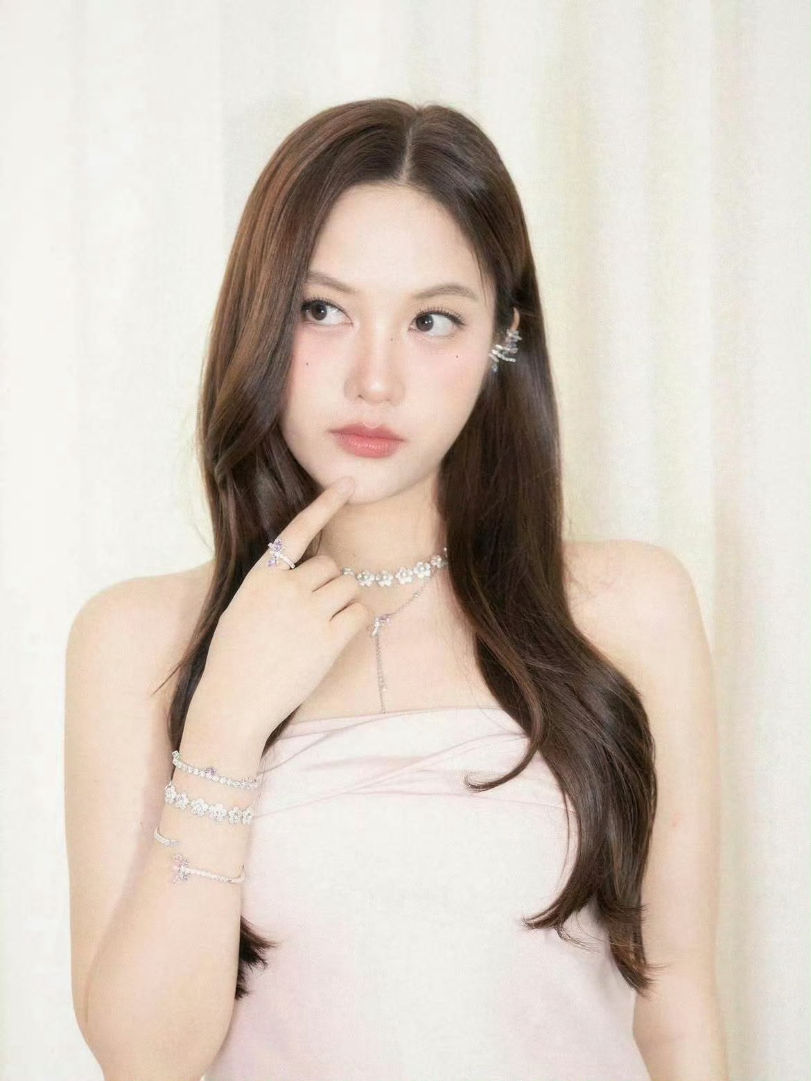 Freen × Swarovski 全新营业大片📸 风格大赏