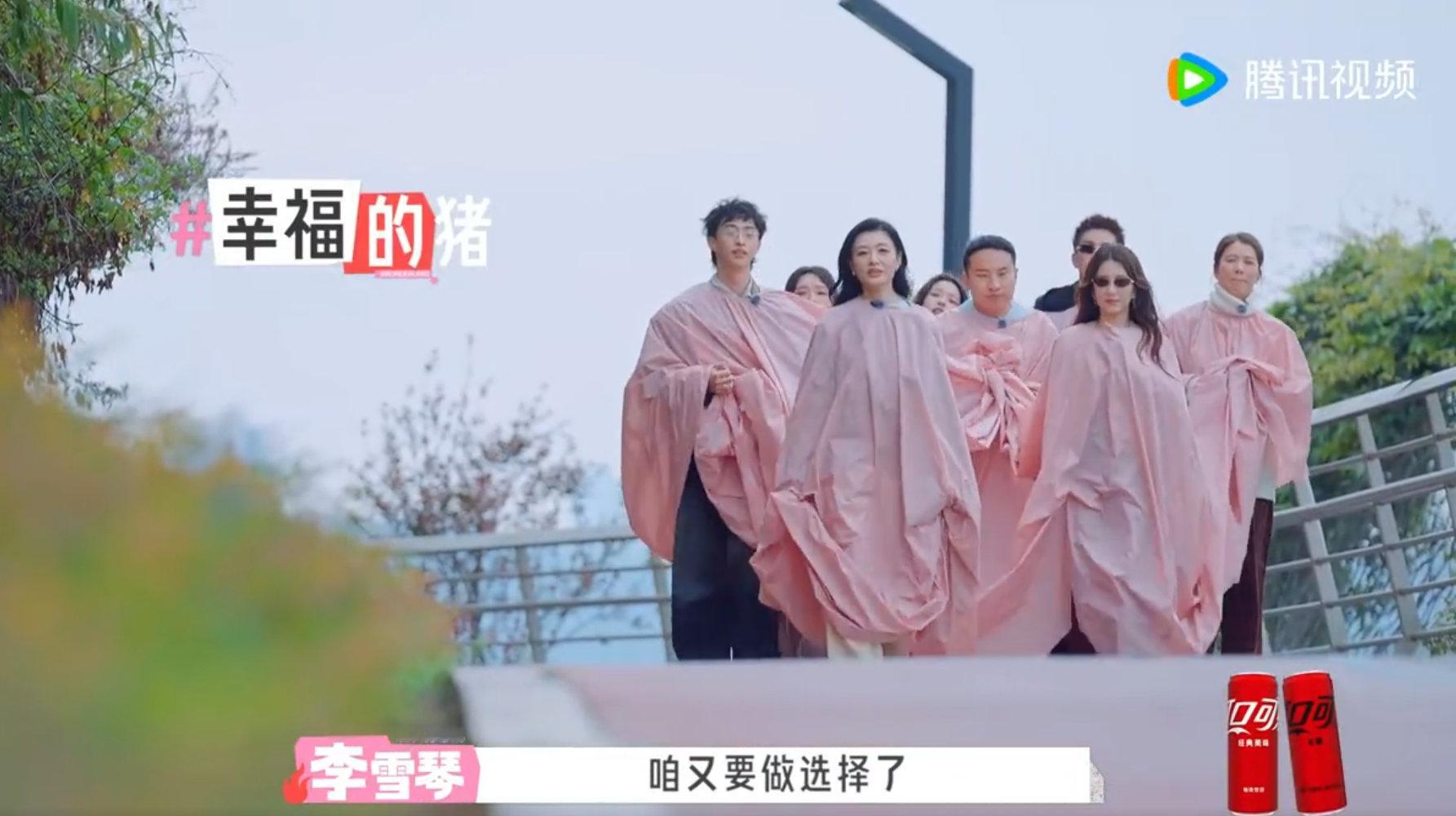 桃花坞的尴尬像牛油般化开 五十公里桃花坞 坞民们的社交状态：线上是卖艺，线下是卖