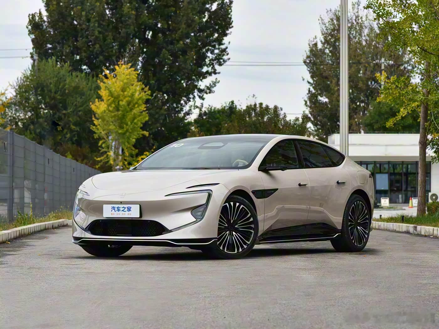 当前，中大型新能源轿车市场竞争非常激烈，各大品牌都在绞尽脑汁提升产品力。近日，我