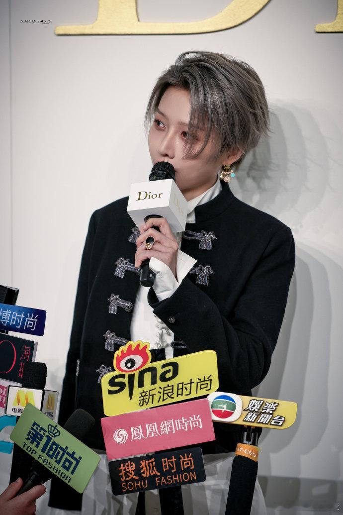 刘雨昕亮相Dior北京旗舰店 专访里的刘雨昕真的充满“活人感”！她坦言日常出行最