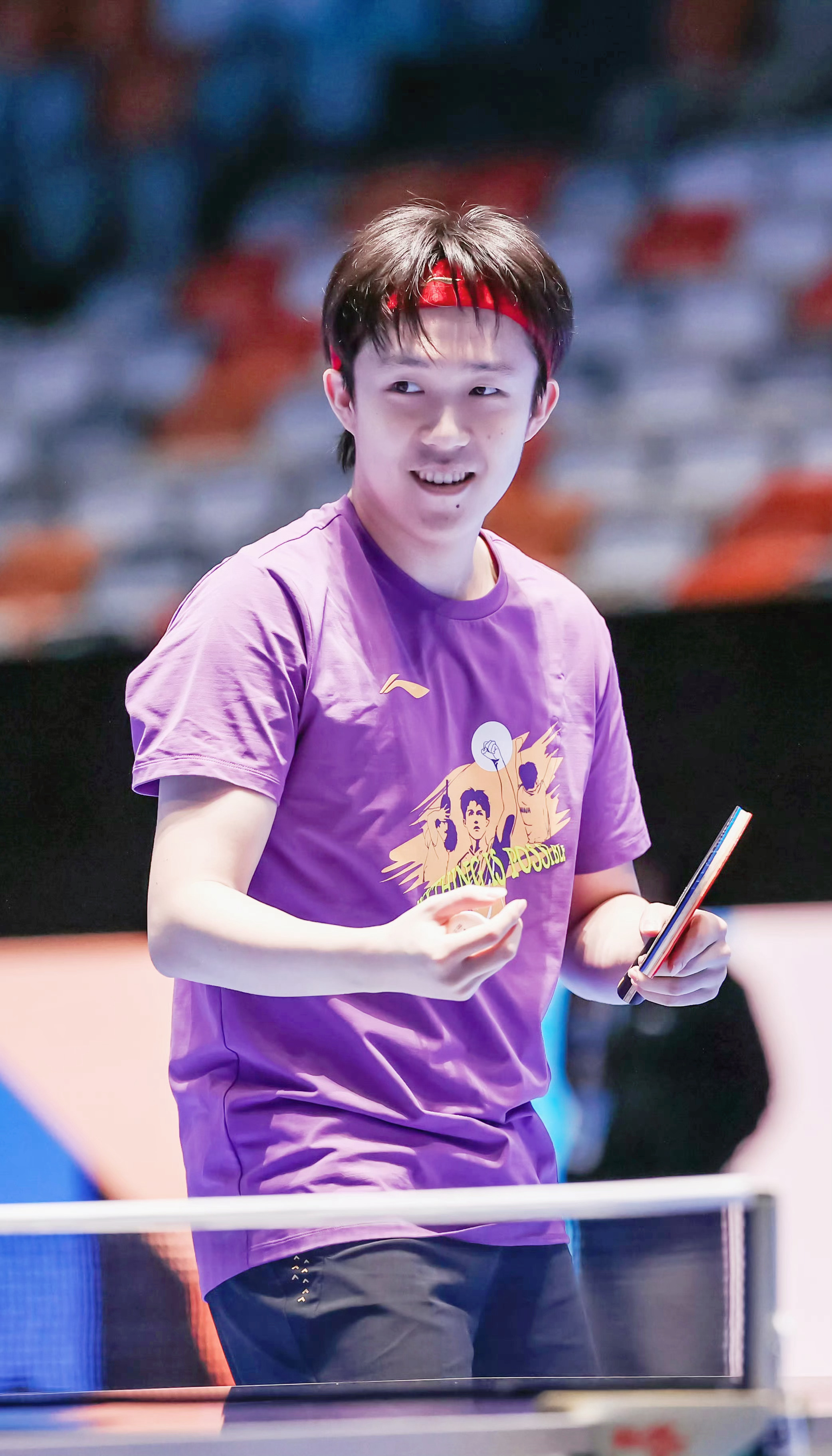 王楚钦 一张今日份的小紫 看到笑着的打球男