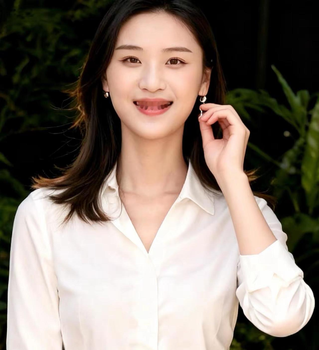 生活总是让我们遍体鳞伤，但到后来，那些受伤的地方一定会变成我们最强壮的地方。