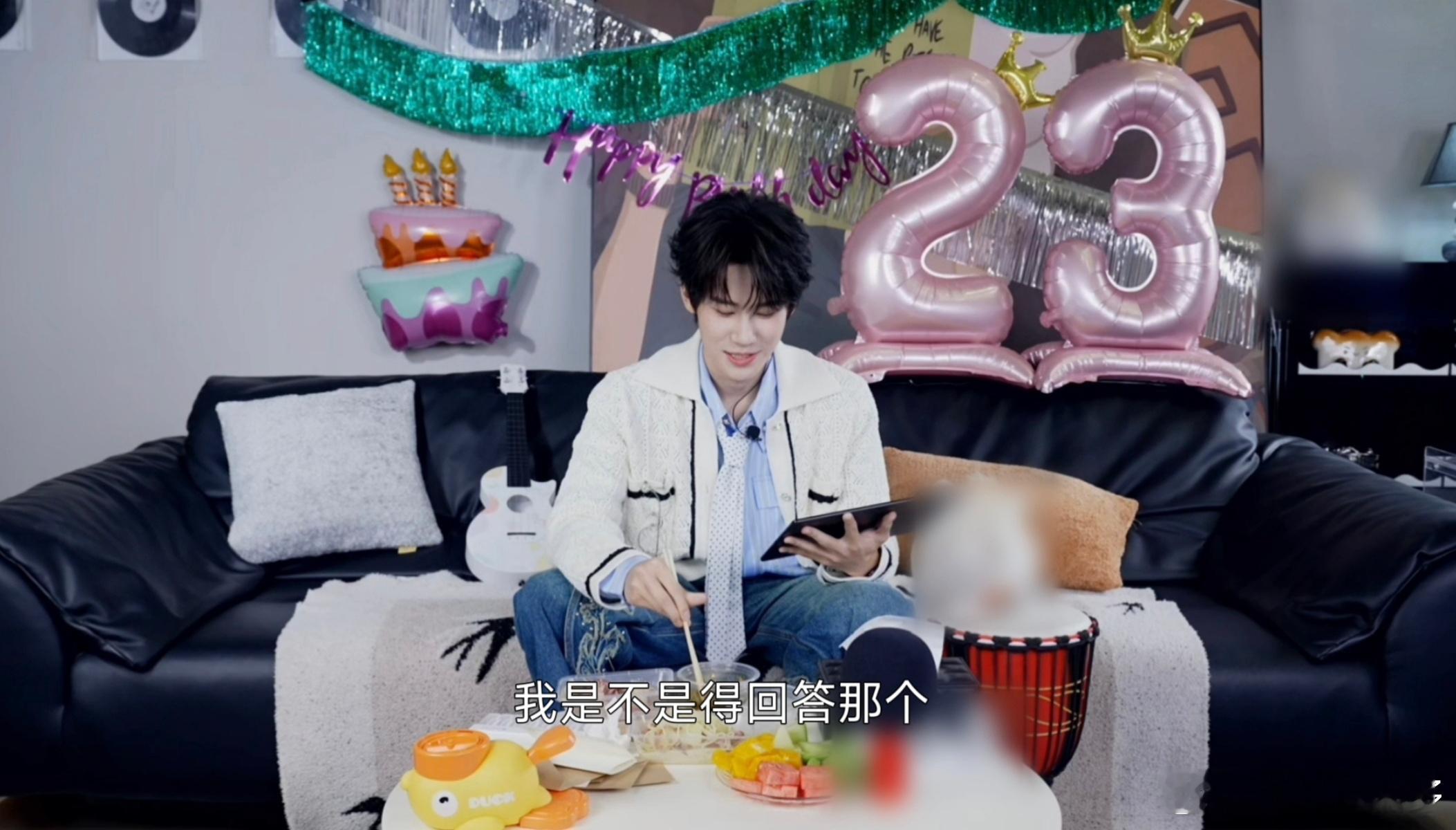 张真源说不依赖哥哥算我没用张真源手忙脚乱版复仇摇一句温柔回应尽显哥感魅力，张真源