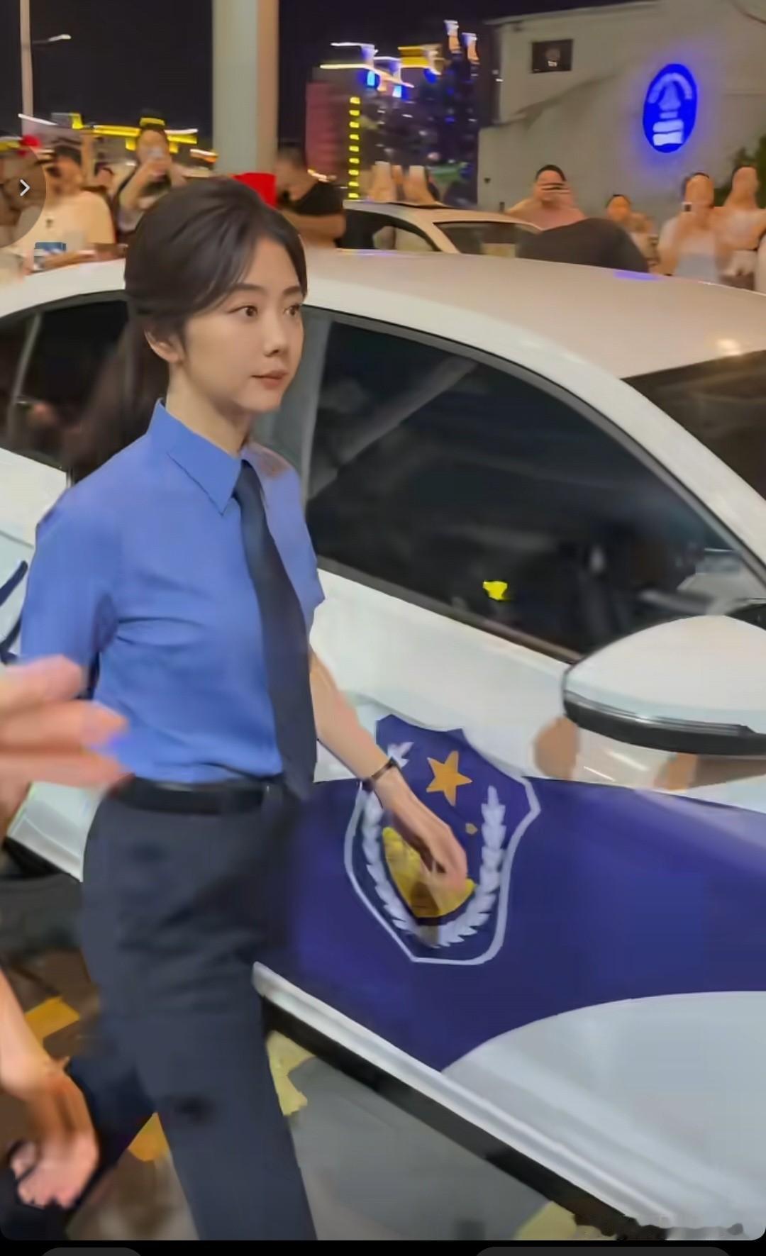 谭松韵状态精干走路带风，能看出她是真懂剧情也吃透了人物形象。谭松韵演技实力 明星