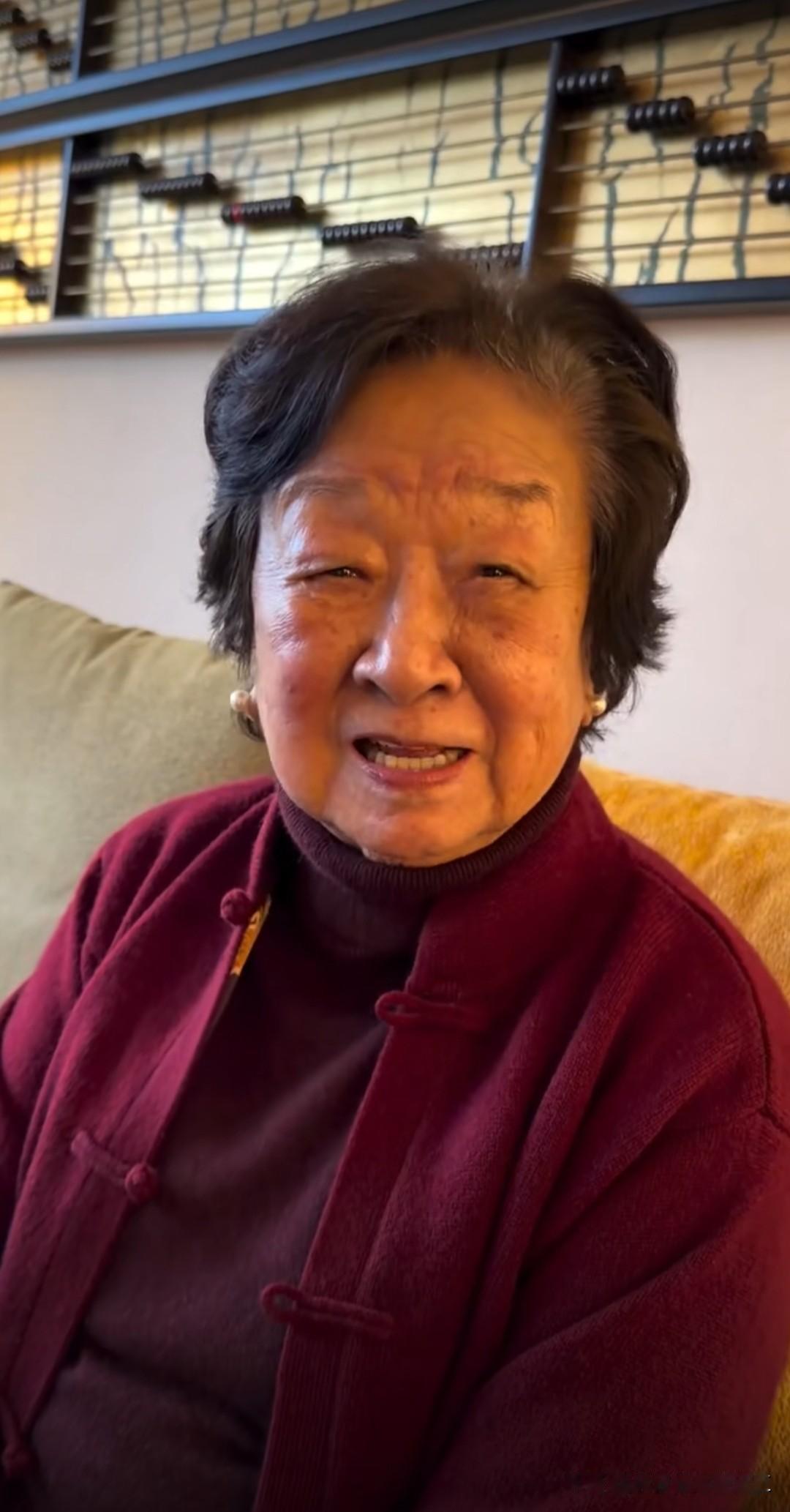 91岁的方太拍片祝大家身体健康。

方太原籍江苏宜兴，生于北京，家里是当时朝中要