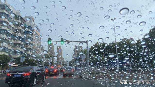 大降温来了：大范围降雨将持续并变冷，多台风酝酿，超强台风东去