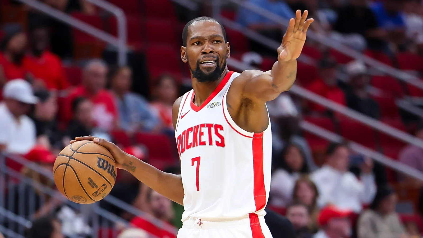 杜兰特参加了《Up & Adams Show》节目。主持人：你是如何做到连续17