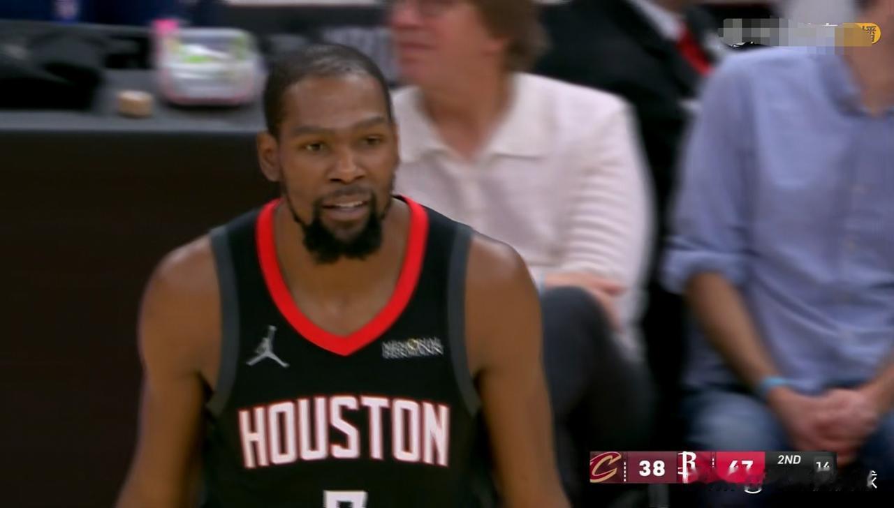 我真是被火箭超级巨星杜兰特打服了！在今天火箭主场迎战骑士的上半场比赛中，我被杜兰