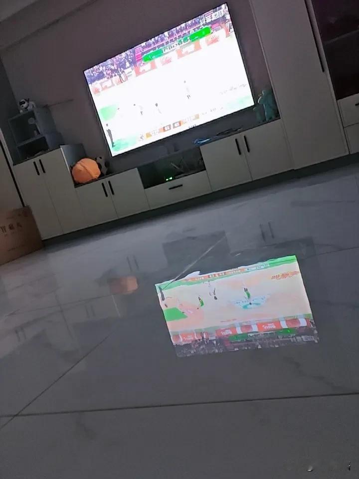 今晚辽篮与江苏比赛，我坚信辽宁队能赢。
时间来到第三节，还剩1分13秒，辽宁队领