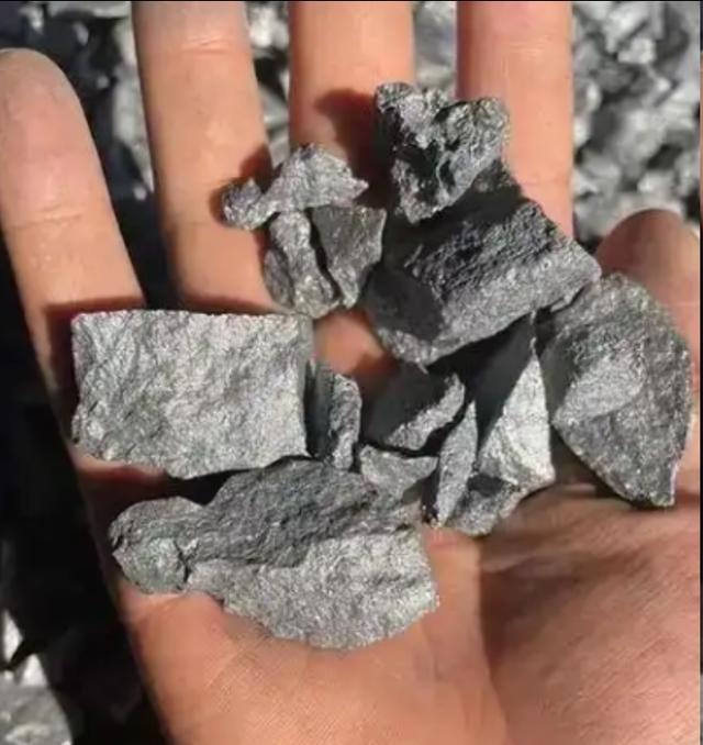 中美经贸桌上，有些商品拼价格，有些商品拼分量。稀土恰好属于后者。平时看着只是工业