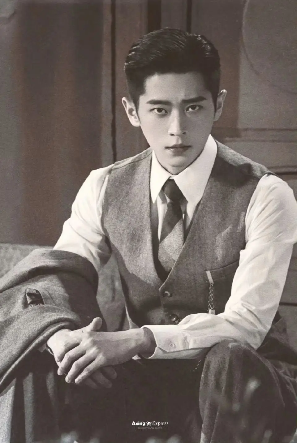 留洋归国的少爷。