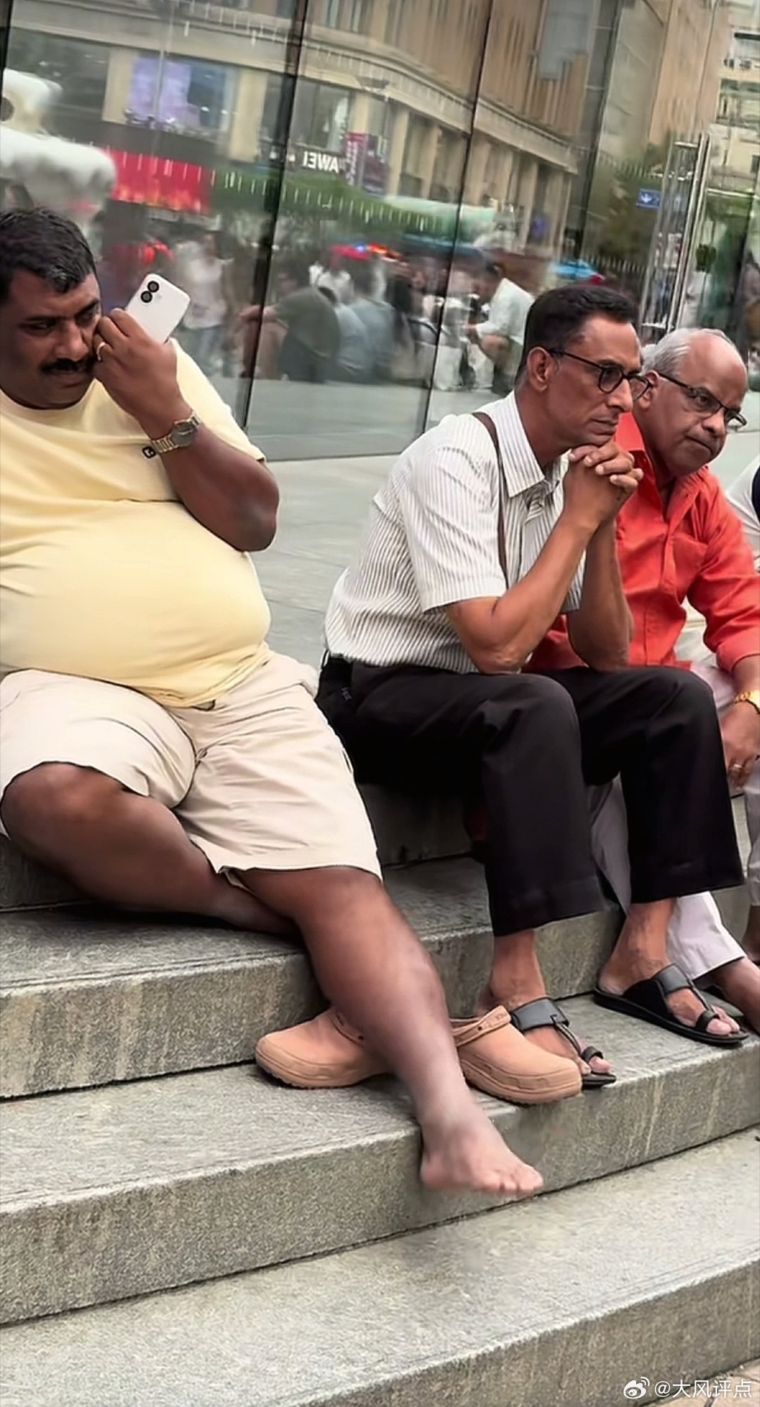 外滩风景线：印度阿三哥仪态万千举手投足亮瞎眼 