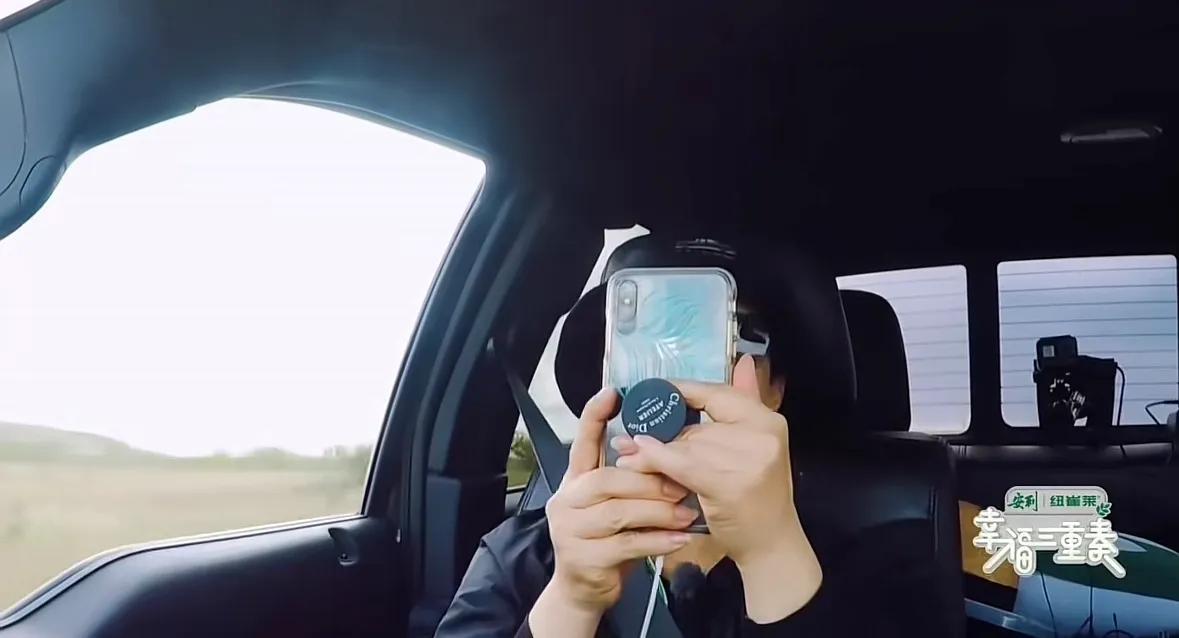 用的手机竟然是七八年前的苹果xsmax