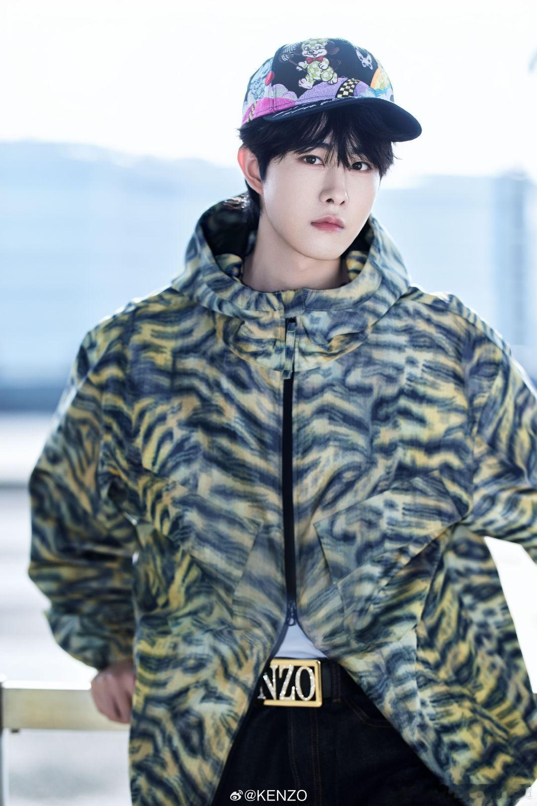 田嘉瑞巴黎时装周出发造型All Kenzo 