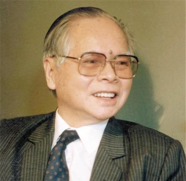 关山月与李秋璜从师生情谊到携手相伴五十载，伉俪深情故事令人感动不已！
1950年
