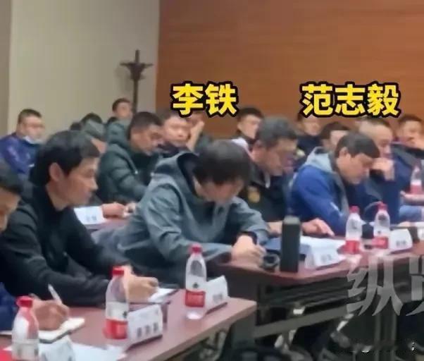 铁子被抓之前～～～
一位女士悄悄来到李铁身边，说门外边有人找你。
