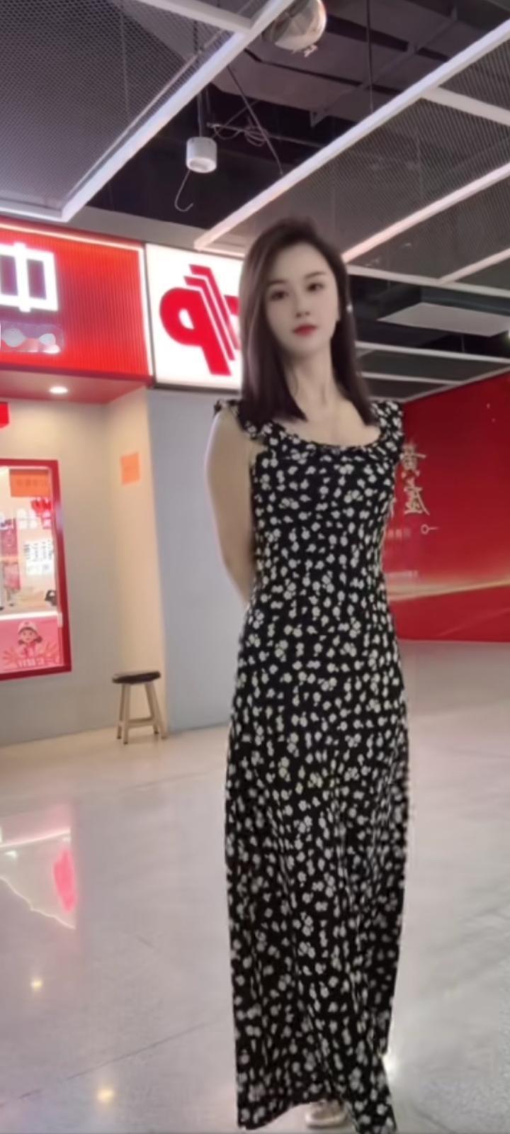  风会吹散烦恼，夜晚包容难过。放下执念，放过自己，往后余生，看淡得失，随心而行。