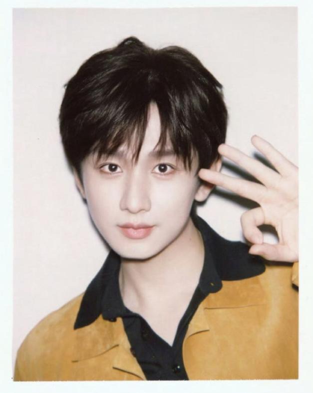 成毅被爆改年龄！
成毅进入娱乐圈后资料一直写的都是90生，但他身份证上是89年的