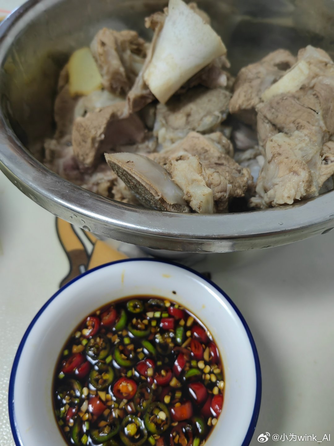 随手拍 吃个骨头吧，这个料沾什么都好吃