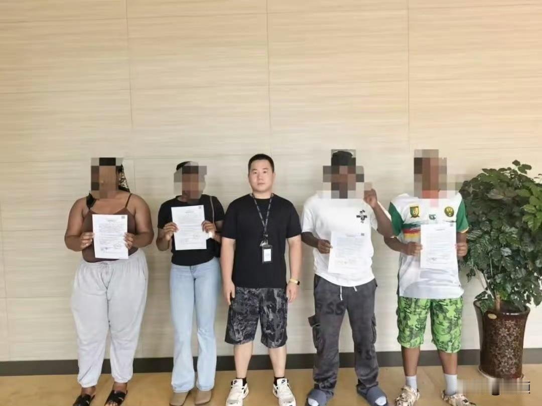 南充作为一个三四线城市，一次就有四名外籍人士因签证超期滞留被核查处置，可以想象一