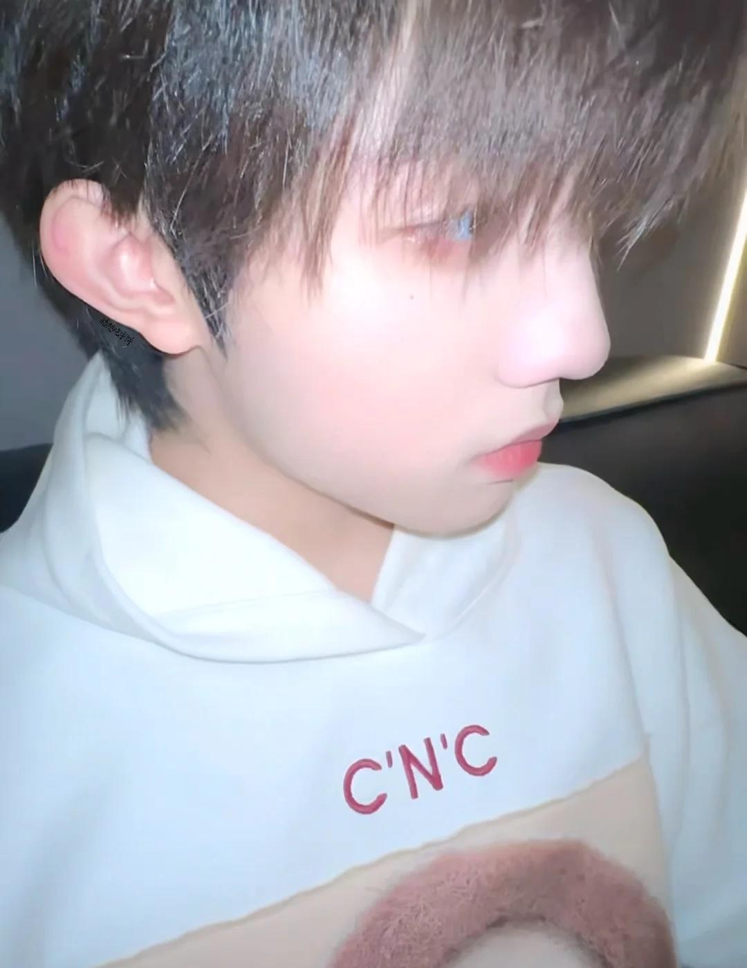 好萌的新皓
苏新皓