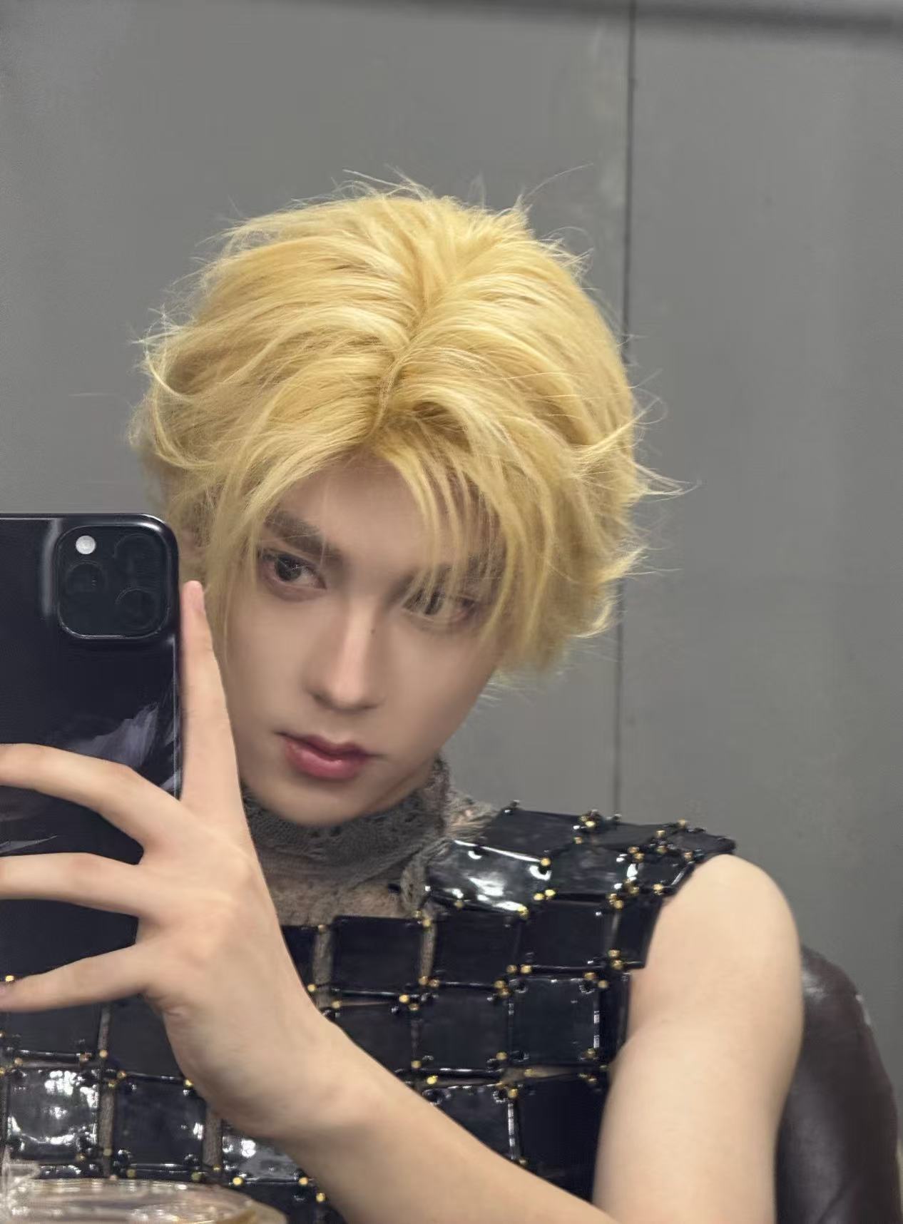 田栩宁五张对镜拍田栩宁更新了五张对镜拍，硬帅这一块 ​​​