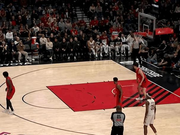 杨瀚森为了避免防守三秒的小细节…