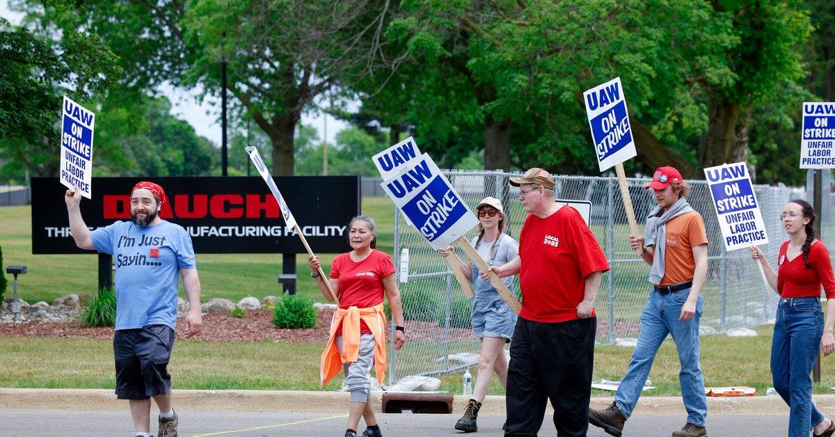 [To learn English]
Dozens of workers too