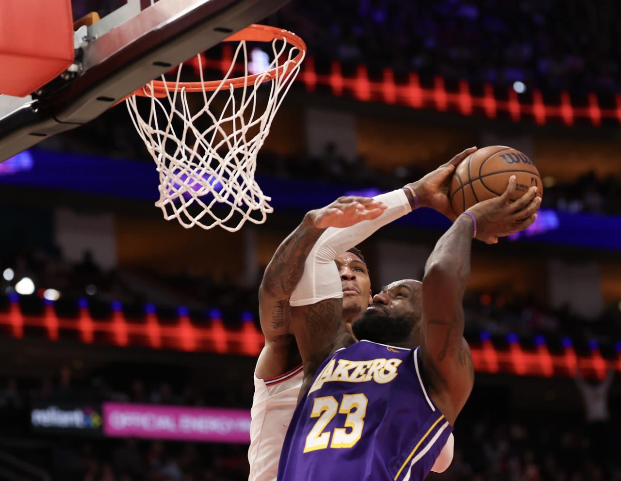 作为著名的詹黑、NBA名嘴Skip在火箭队和湖人队比赛之后表示，詹姆斯比较喜欢打