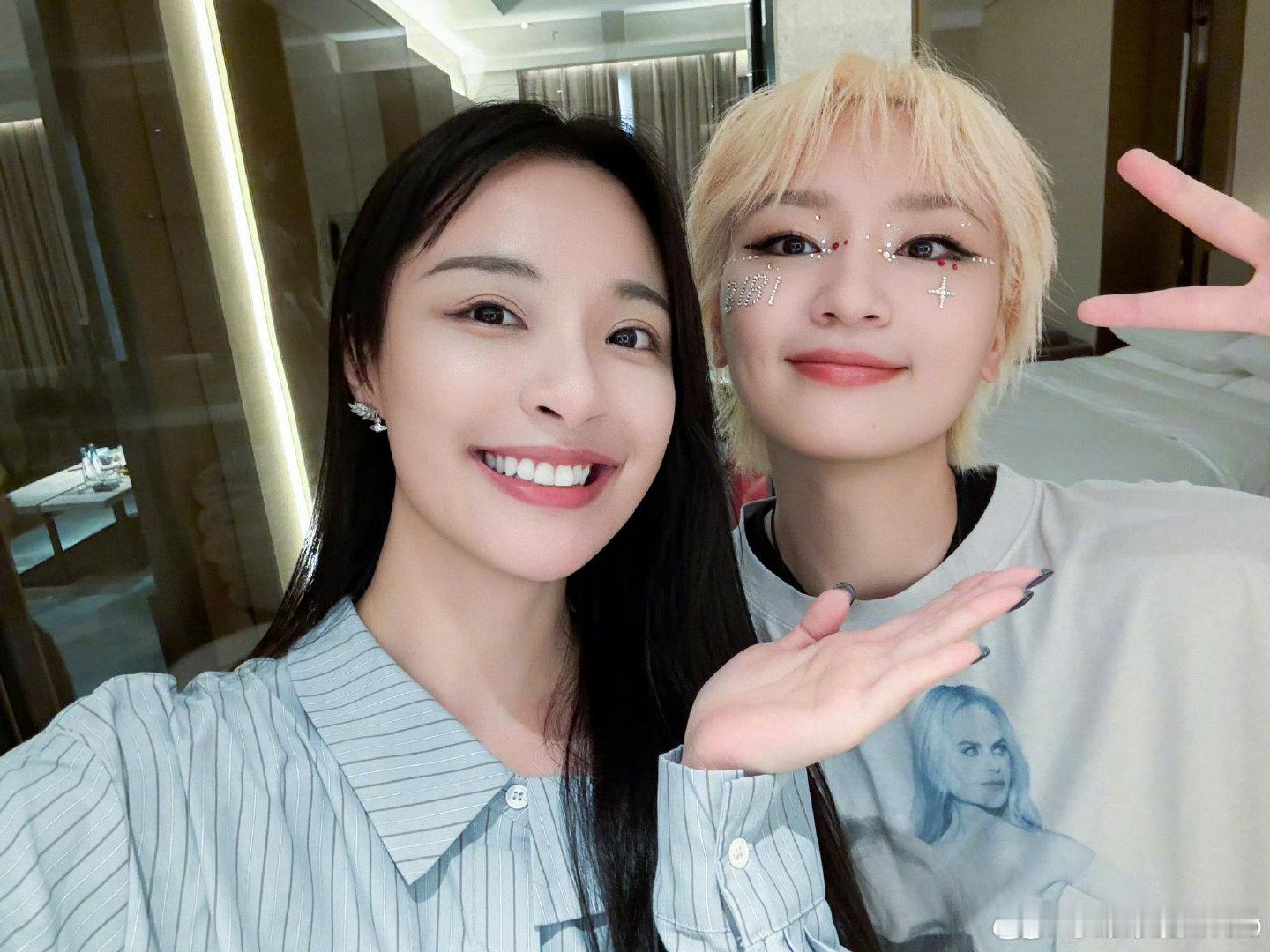 李莎旻子真粉丝就是会猛猛夸湖南卫视背后 真粉才有的默契！李莎旻子聊周笔畅超懂她，