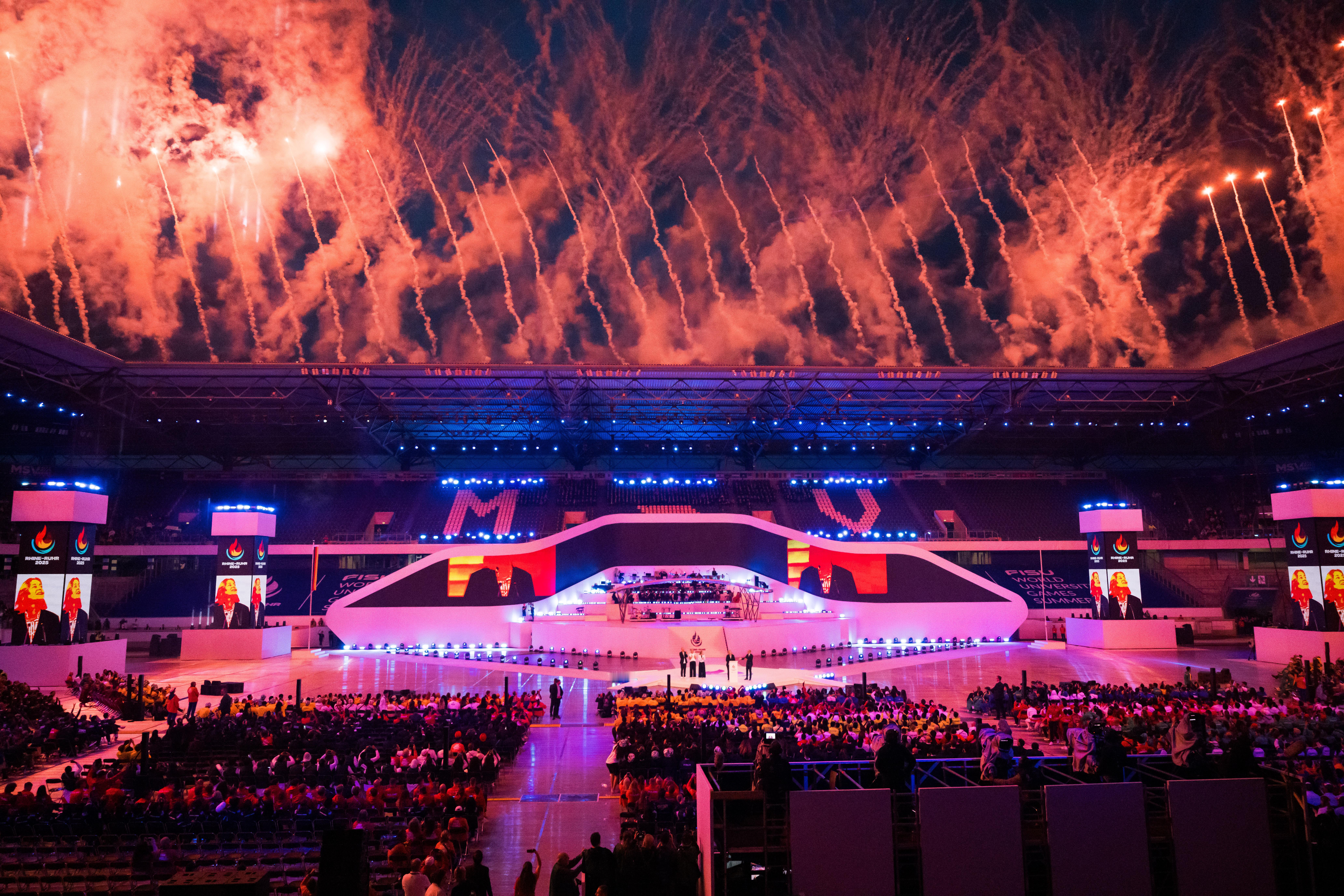 2025年莱茵-鲁尔世界大学生夏季运动会开幕了，中国代表团入场瞬间。 ​​​