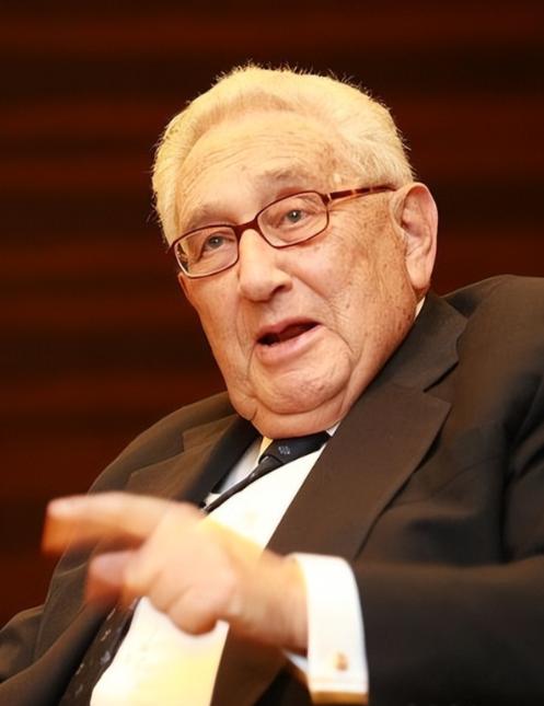 基辛格临终前的惊世预言，震惊全球！他说：“引爆第三次世界大战的绝非中美俄，而是日