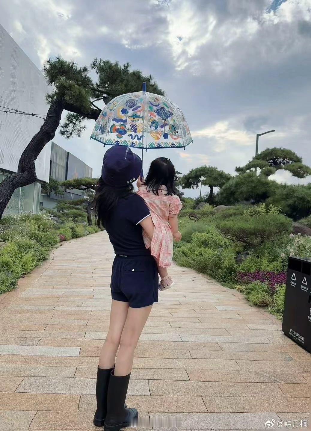 韩丹桐宣布生女 韩丹桐荧幕上留下很多经典角色，私下把生活好好藏起来。没有铺天盖地