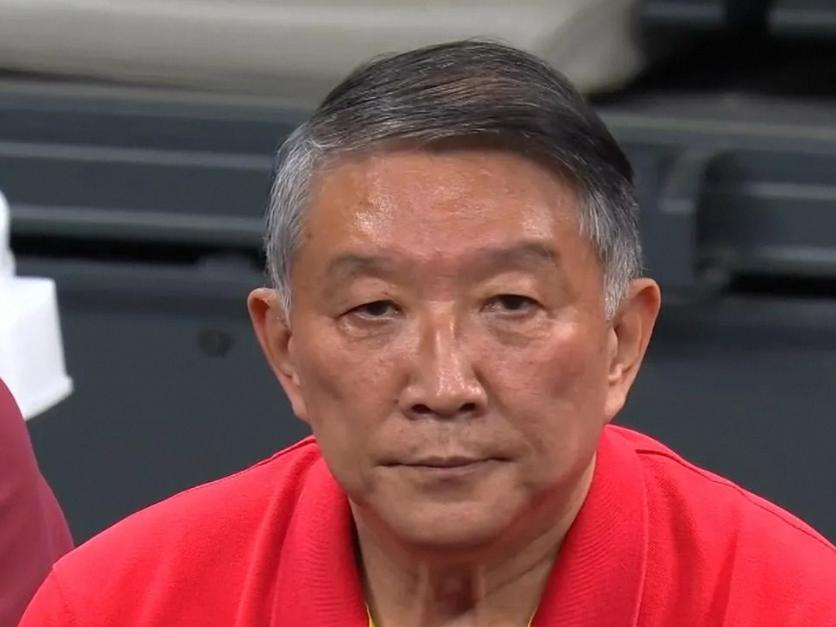 从目前的情况看，宫鲁鸣下课的可能性几乎为零。
在不敌韩国队的那场赛事中，中国女篮