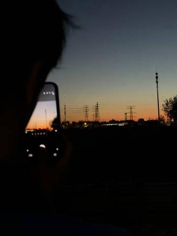 陈立农镜头下的北京陈立农北京赶路的夜赶路的北京夜晚被陈立农定格下来。一边步履不停