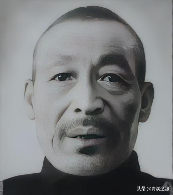 1949年，杀了3000多名红军的韩起功逃入祁连山，解放军搜寻多日无果，这时，一