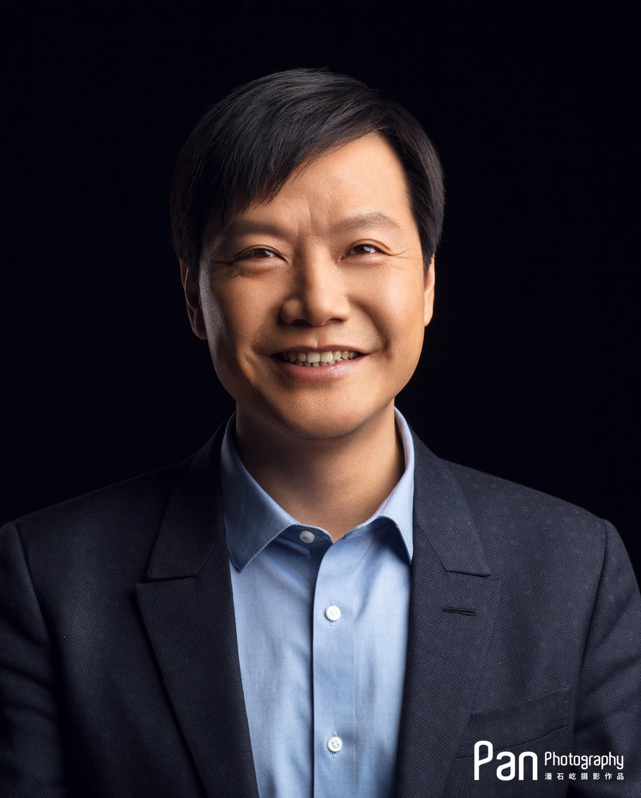 潘石屹虽然是位精明的地产商人，但其实也是个高级知识分子，一肚子的文艺细胞，从他最