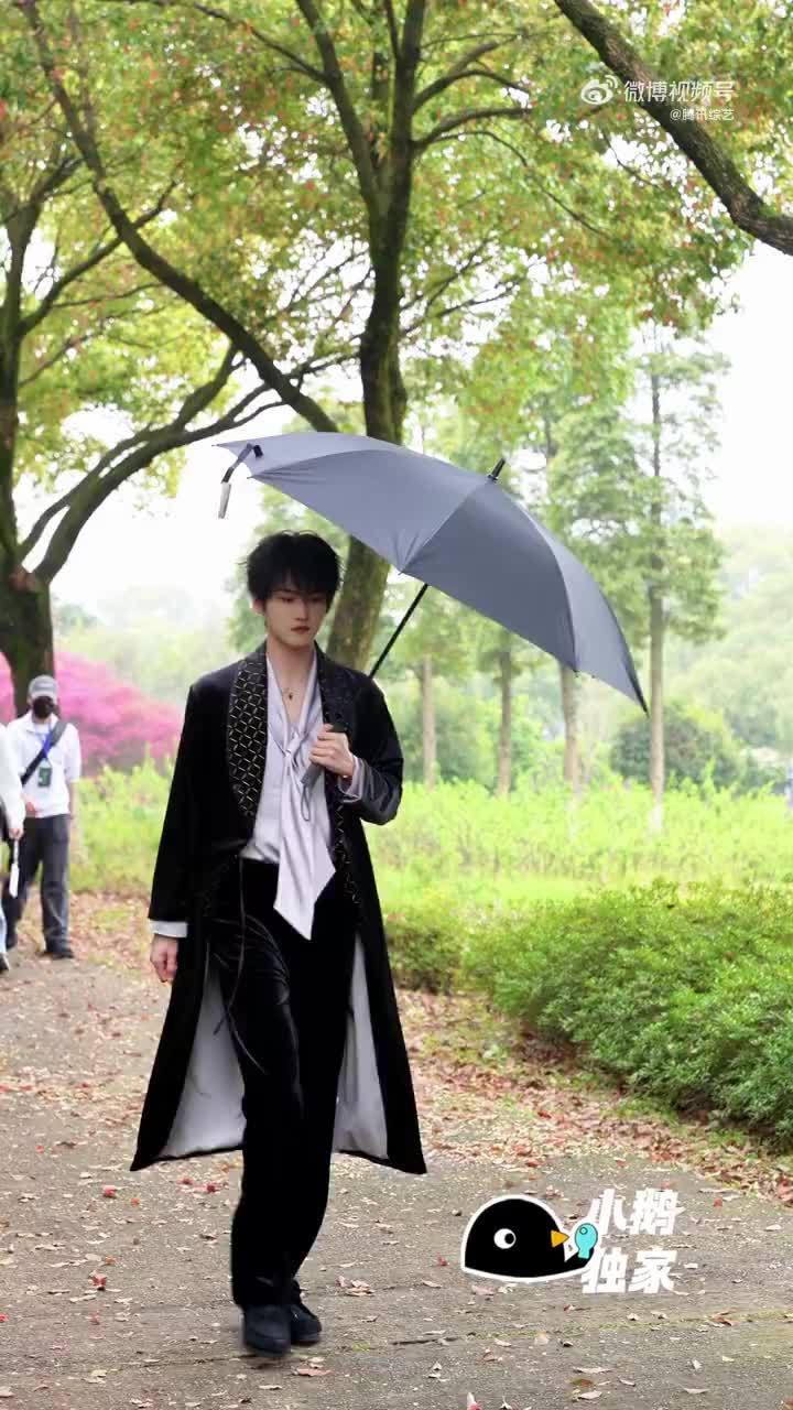 我趣！周柯宇 这迎面走来的高清美貌！！！ 张凌赫周柯宇刘宇宁开推造型