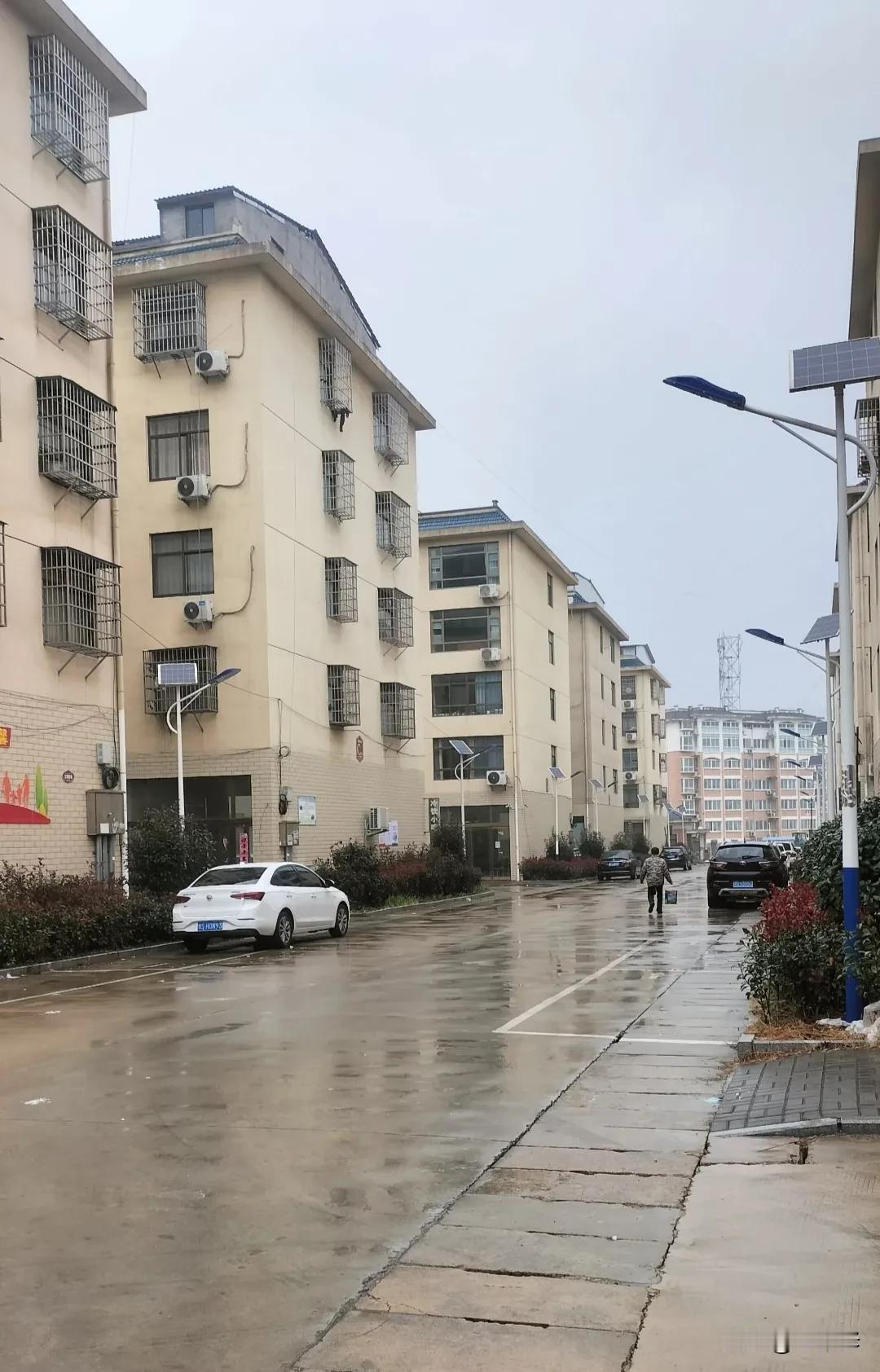 一年到头，给父母3000块多吗？

一网民说:中午听到小区邻居吵架了，原因很简单
