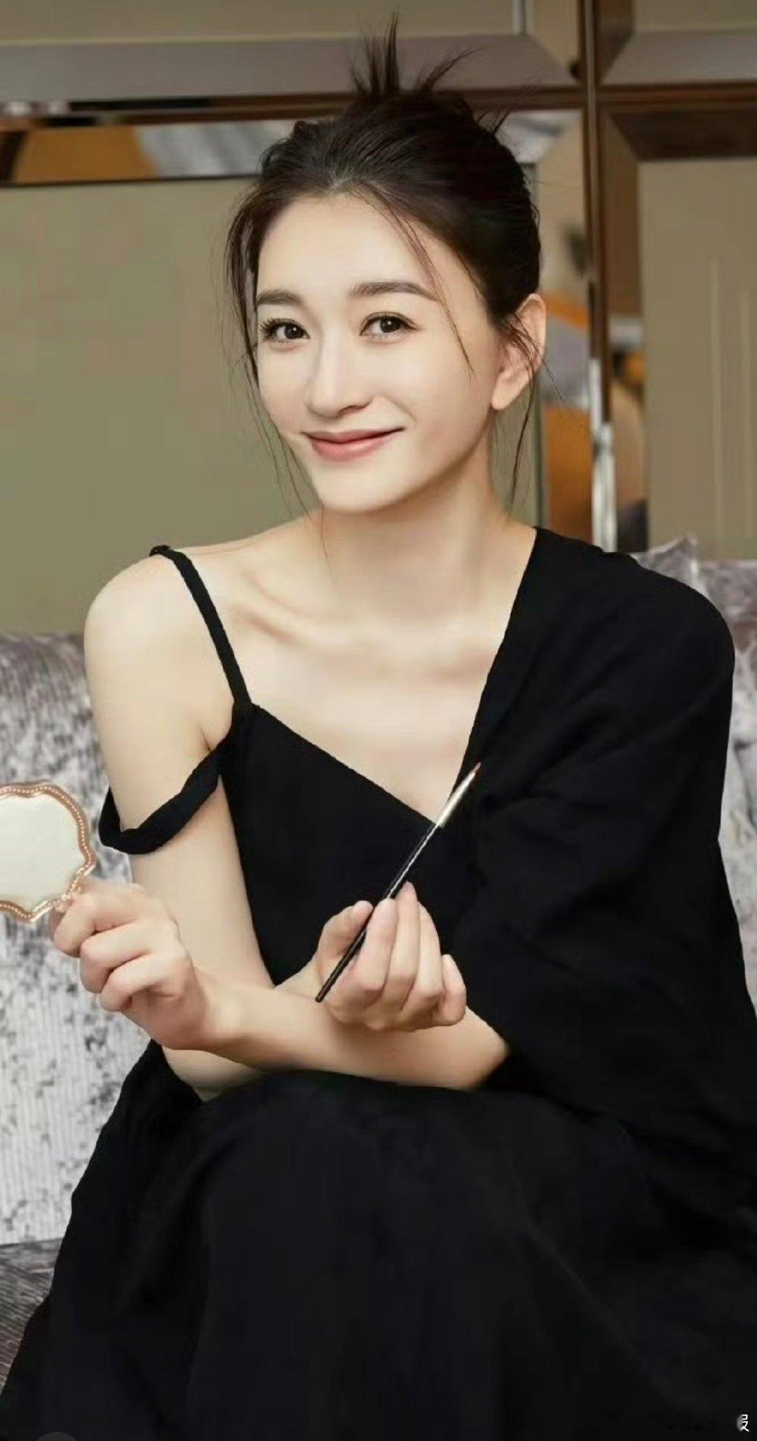 李小冉不想当老板只想寻宝  你好星期六 好六庄园寻宝大战看点十足，其他人内卷比拼