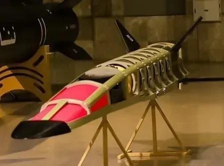 伊朗也掌握了乘波体弹头技术，这种可以空中机动的弹头，很难被现有防空导弹拦截，在一