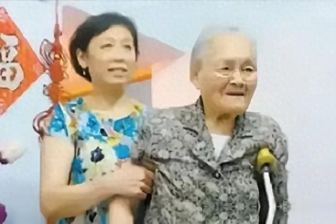 1966年，一对干部夫妻被带走，临走前把6个孩子托付给47岁的保姆高玉清，10年