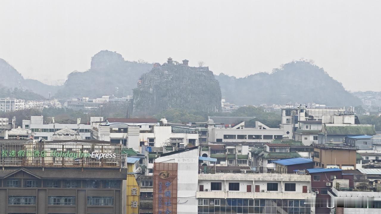 产业层面，雄安新区拔节生长，4000余家北京来源企业扎根，2024年河北吸纳京津