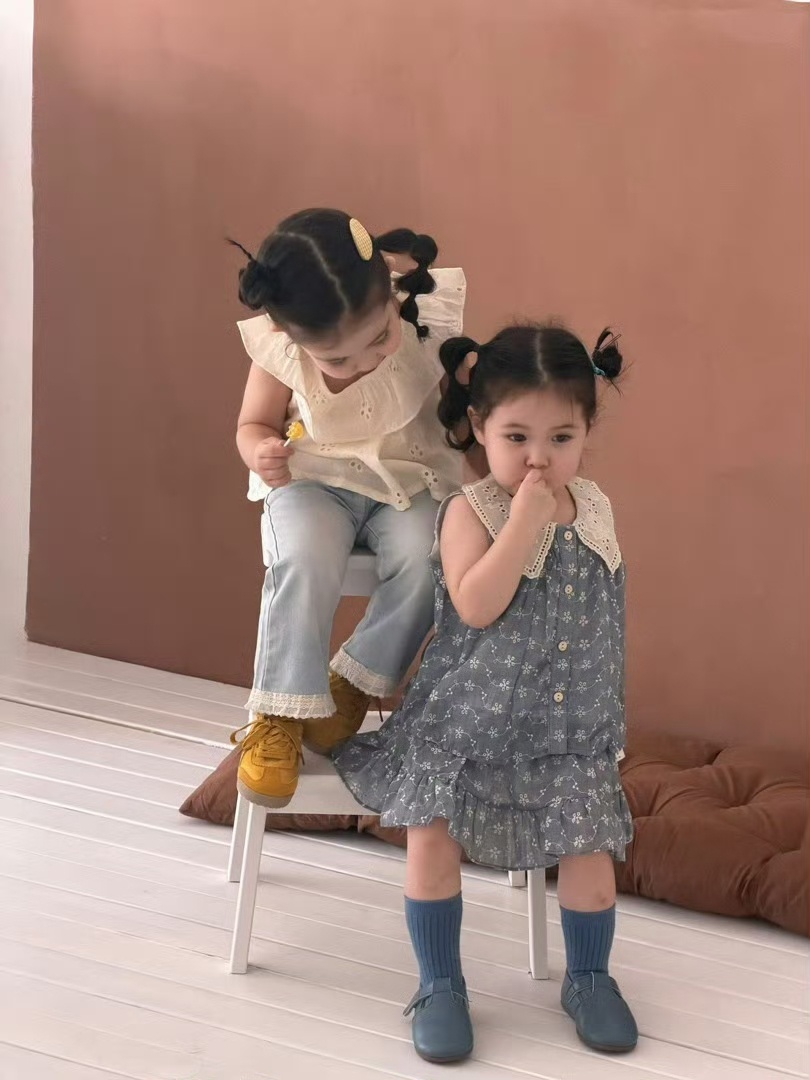 韩安冉女儿拍广告了两个萌娃👶🏻都肉嘟嘟，还以为韩安冉生了一对双胞胎！ 