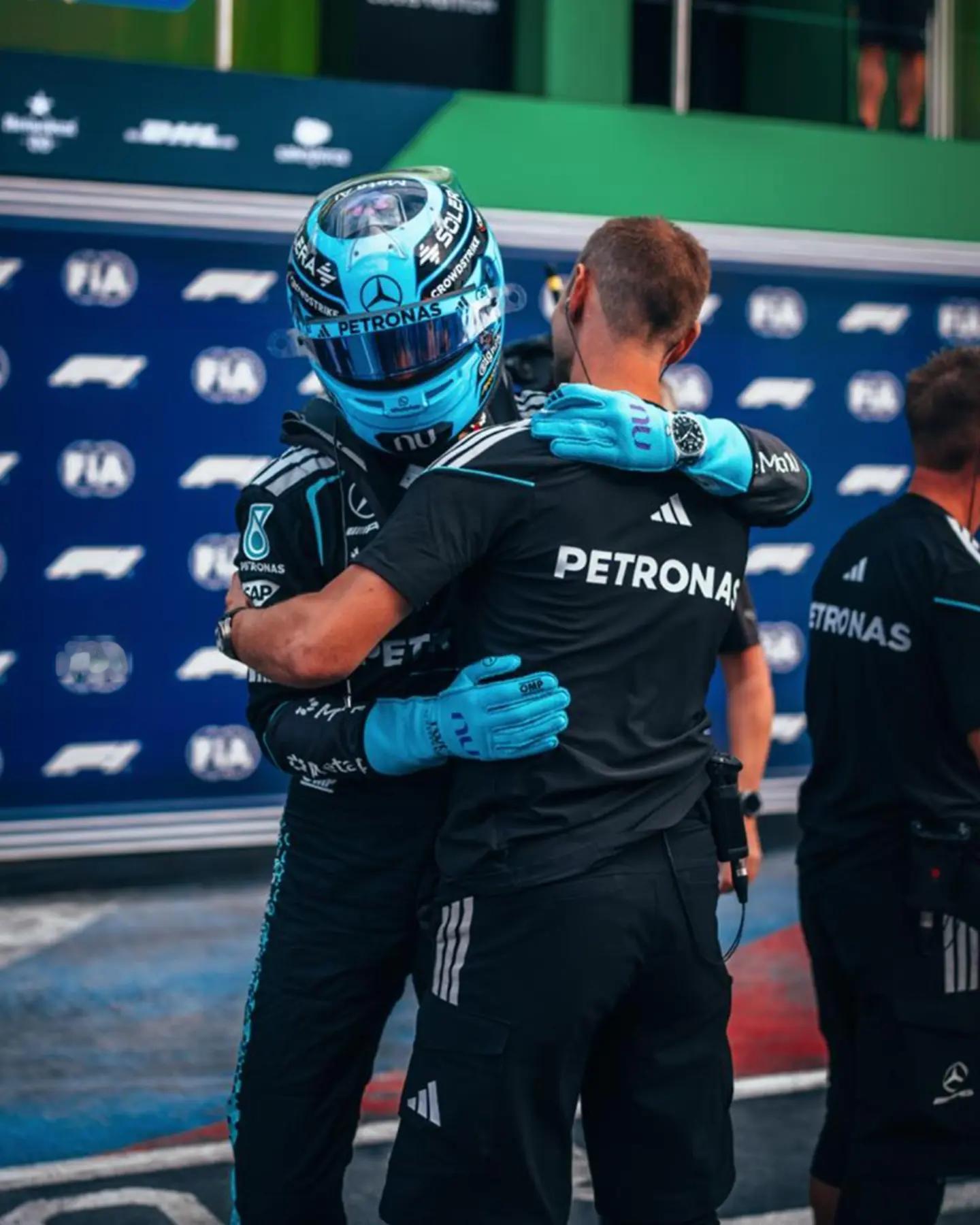 梅赛德斯更新一则Back on top after the break 💪乔治