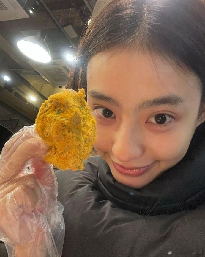 关于解决糟糕情绪我认为最有效的方法：吃一顿饱饭或者睡一个好觉。生活手记
