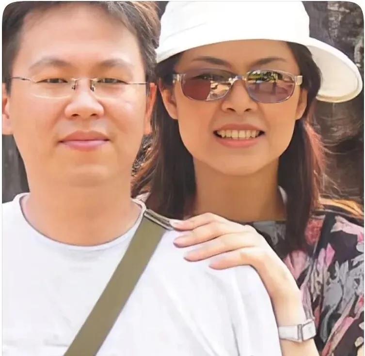 国民党女主席郑丽文，剑桥博士，丈夫是商人，无后代

2025年10月18日，中国