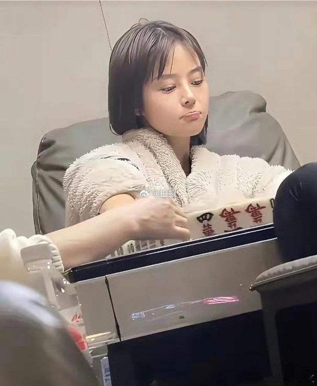 和她打麻将，你能输多少？ 