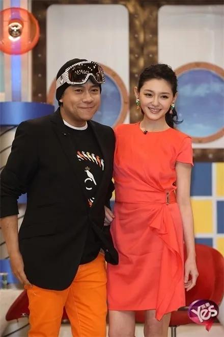 听蔡康永描述大s的离去，
就看到多读书的意义所在。
 他说大s的消失也意味着
小