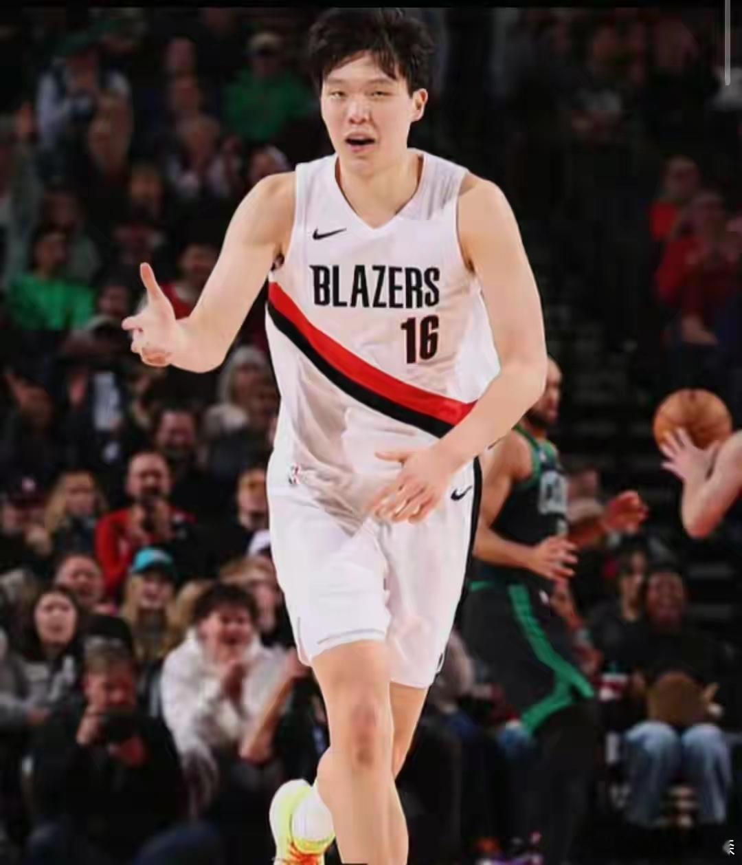 活久见，斯普利特开始夸杨瀚森啦赛后采访，斯普利特说：杨瀚森帮助球队得到了几分钟的